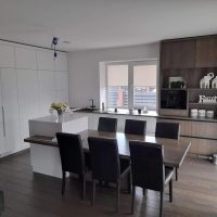 Modernus virtuvės baldų komplektas