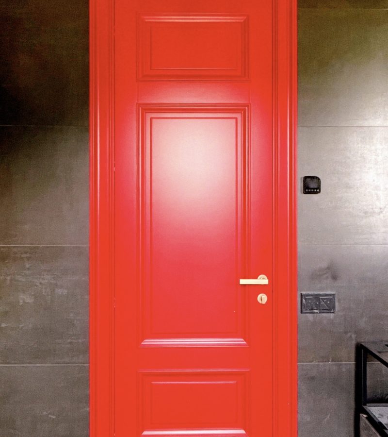 Raudonos durys